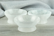 Load image into Gallery viewer, Selenite Bowl 10cm with Base
